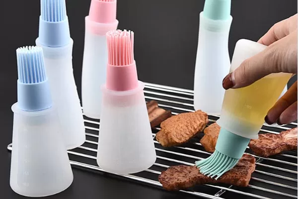 Silicone oil bottle brushes