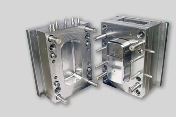 Single cavity injection mold